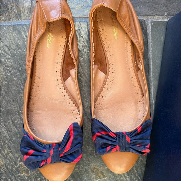 Brooks Brothers Brown Flats with Navy and Red Bow - Picture 2 of 7